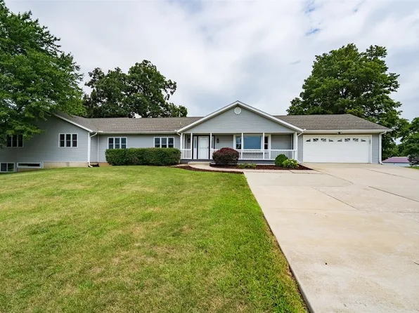 15054 E 2500 North Rd, Hudson, IL 61748