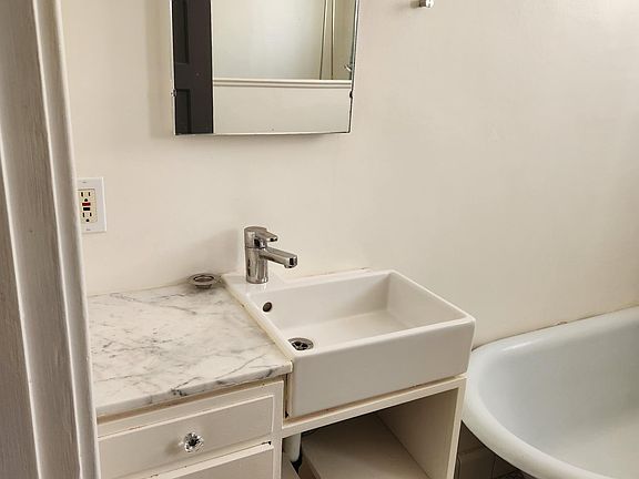 3rd image of 681 Mira Monte Pl APT 4