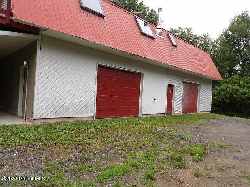 4th image of 296 Goewey Road
