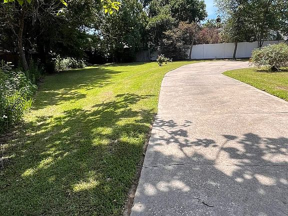 3rd image of 119 Parkwest Dr