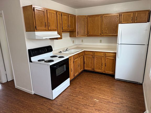 4th image of 643 W 61st St