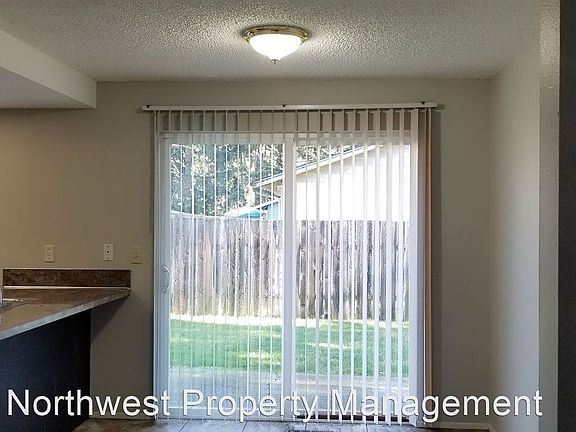 4th image of 1204 Manito Dr NE