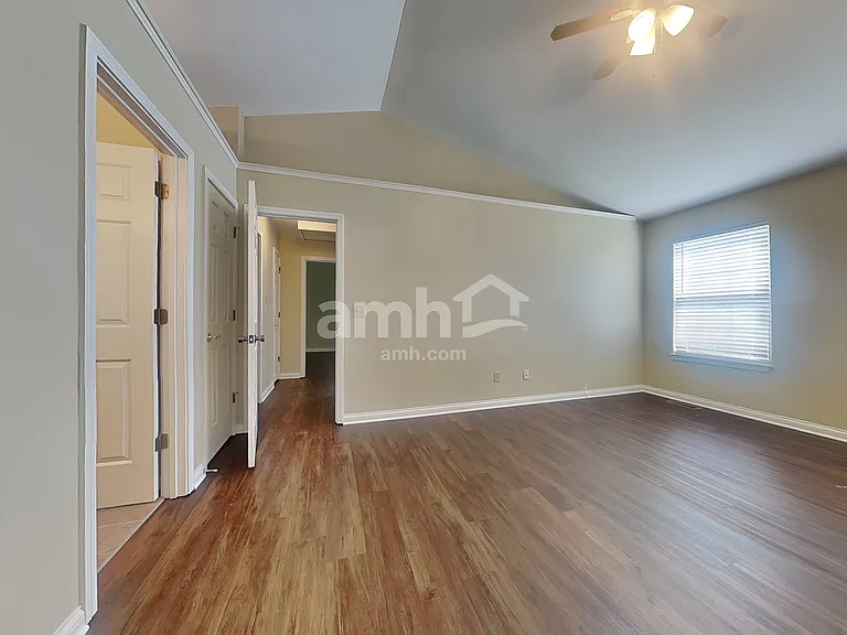 8420 Stratford Ct — Photo 11