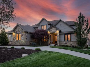 21302 Hickory St, Elkhorn, NE 68022