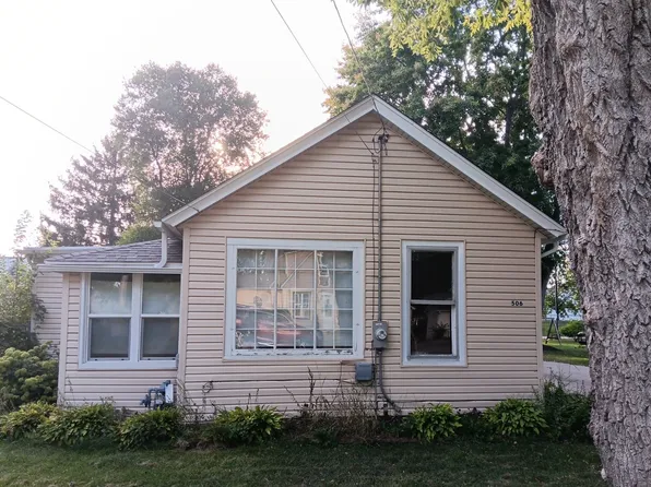506 N Howard St, Harvard, IL 60033