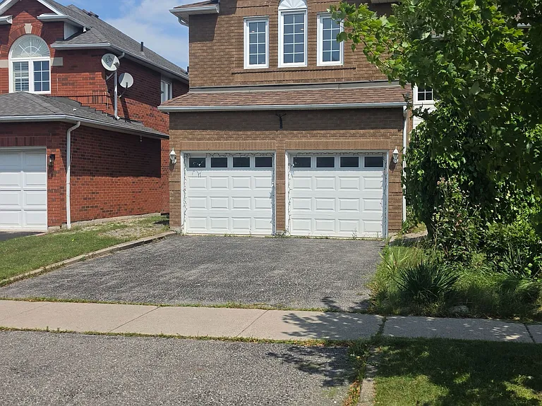 39 Pogson Dr — Photo 1