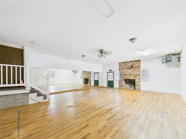 40 E Genesee St — Photo 6