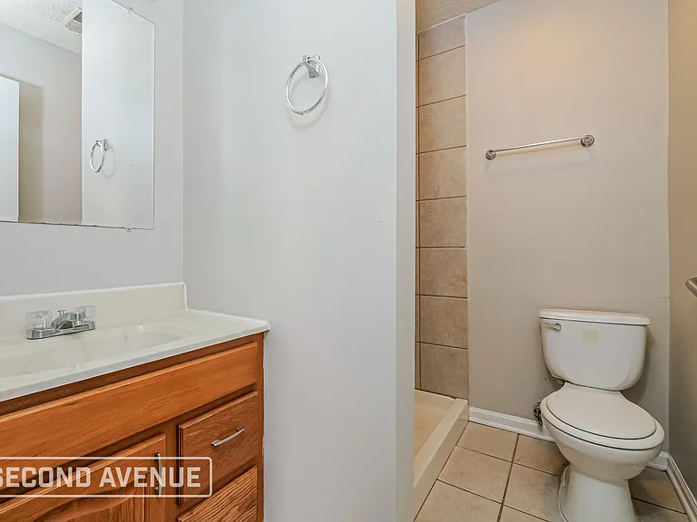 2833 Kensington Ave — Photo 18