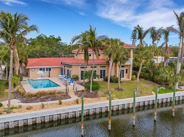 5376 Shadow Lawn Dr, Sarasota, FL 34242