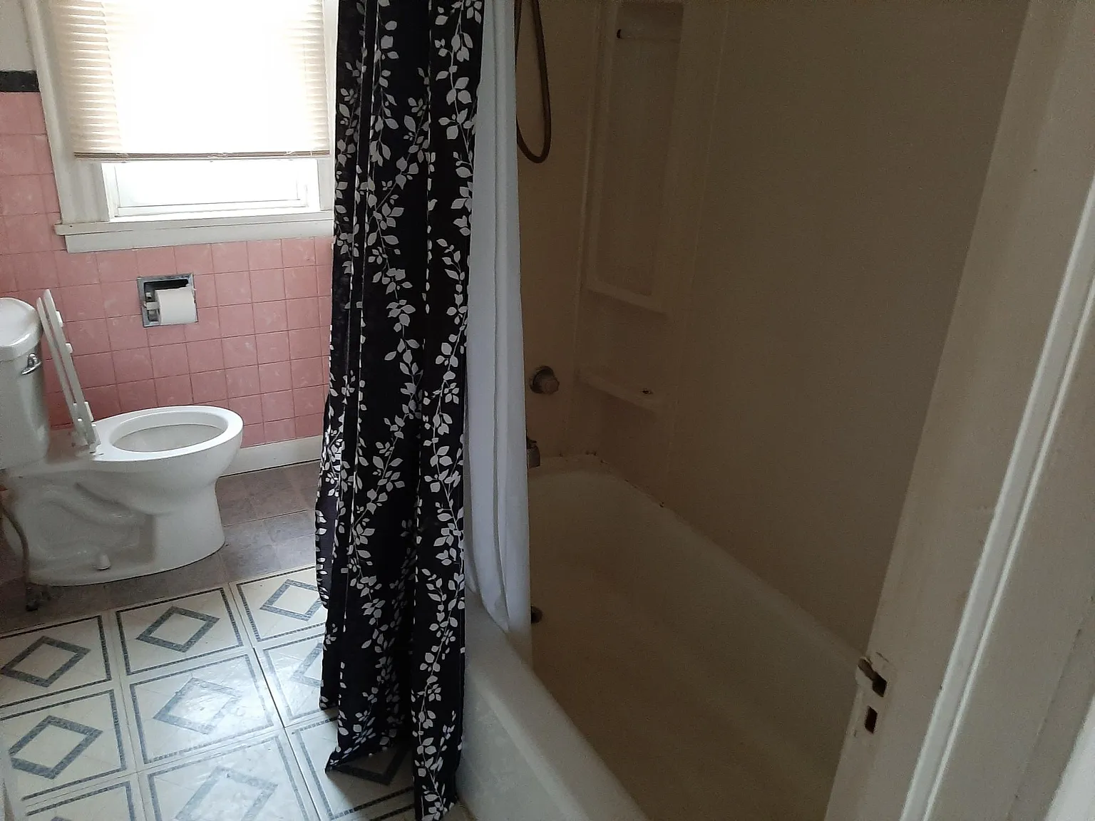 2 bed, $820 — Photo 4