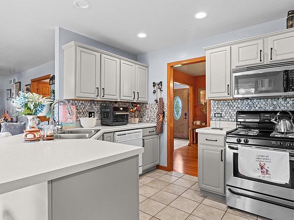 3rd image of 109 Prairie DRIVE