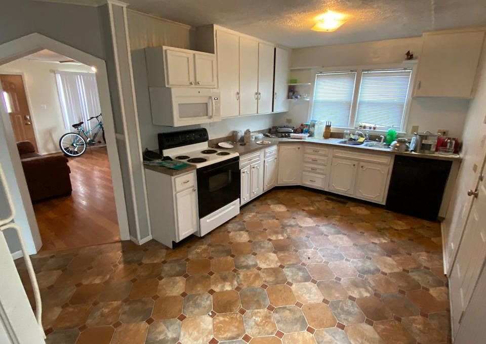 2nd image of 901 W Ashland Ave