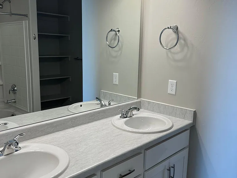 1053 W Painted Horse Ln — Photo 9