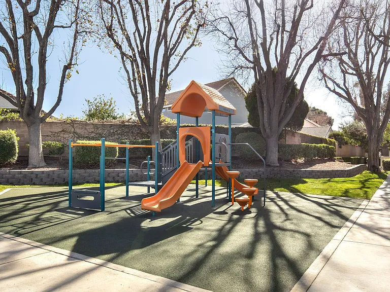 Rosewood Apartments — Photo 8