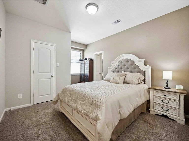 323 Biltmore Loop — Photo 22