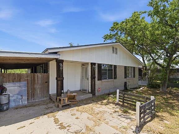 2nd image of 1101 Laredo St