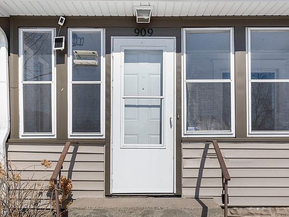 5th image of 909 Saint Anthony Ave