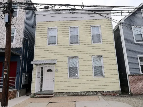 35 Houston St, Newark City, NJ 07105