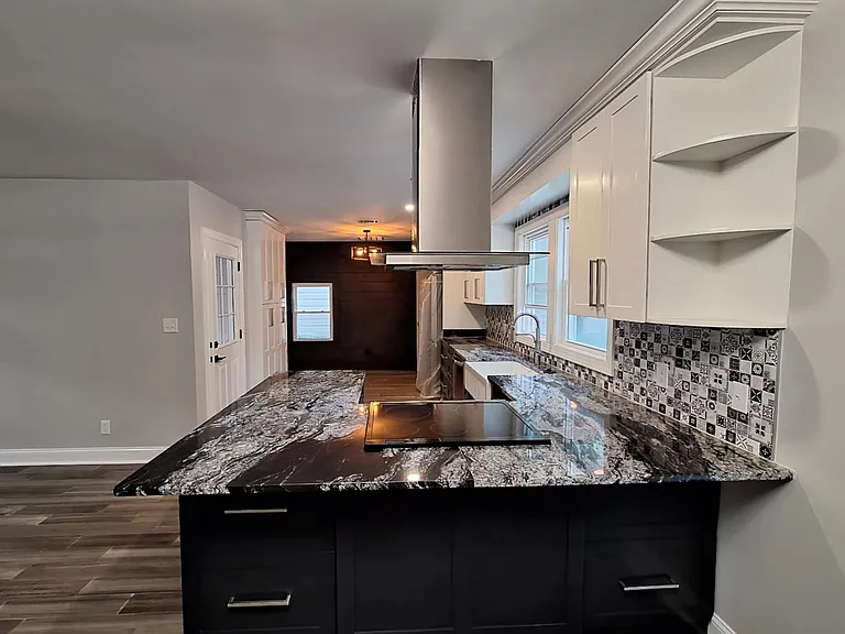 386 Holmes Cir — Photo 5