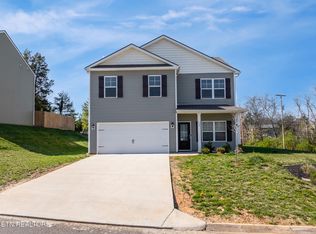 102 Paisley Reece Ln, Lenoir City, TN 37771