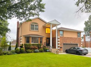 48 Royal Way, New Hyde Park, NY 11040