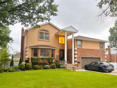 48 Royal Way, New Hyde Park, NY, 11040