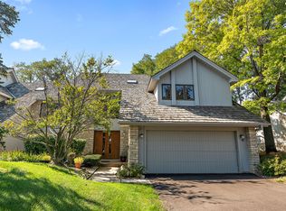 15 Laurel Oak Ct, Burr Ridge, IL 60527