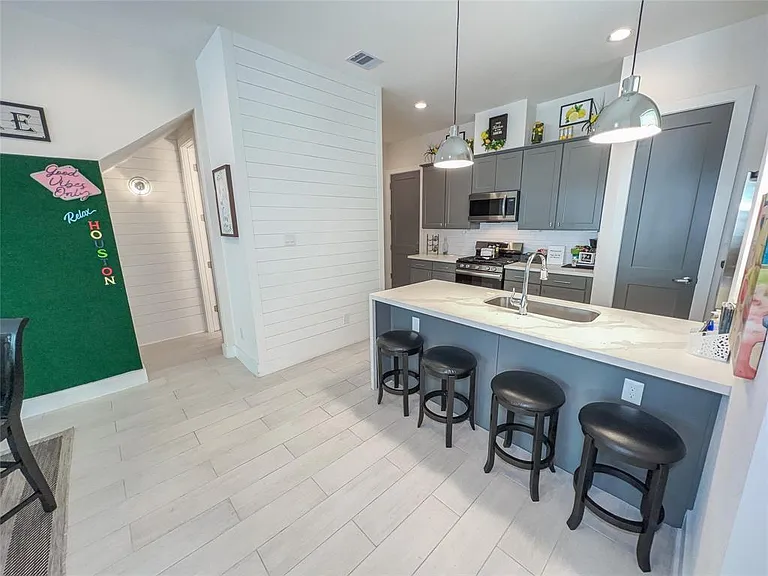 2404 Saint Charles St — Photo 6
