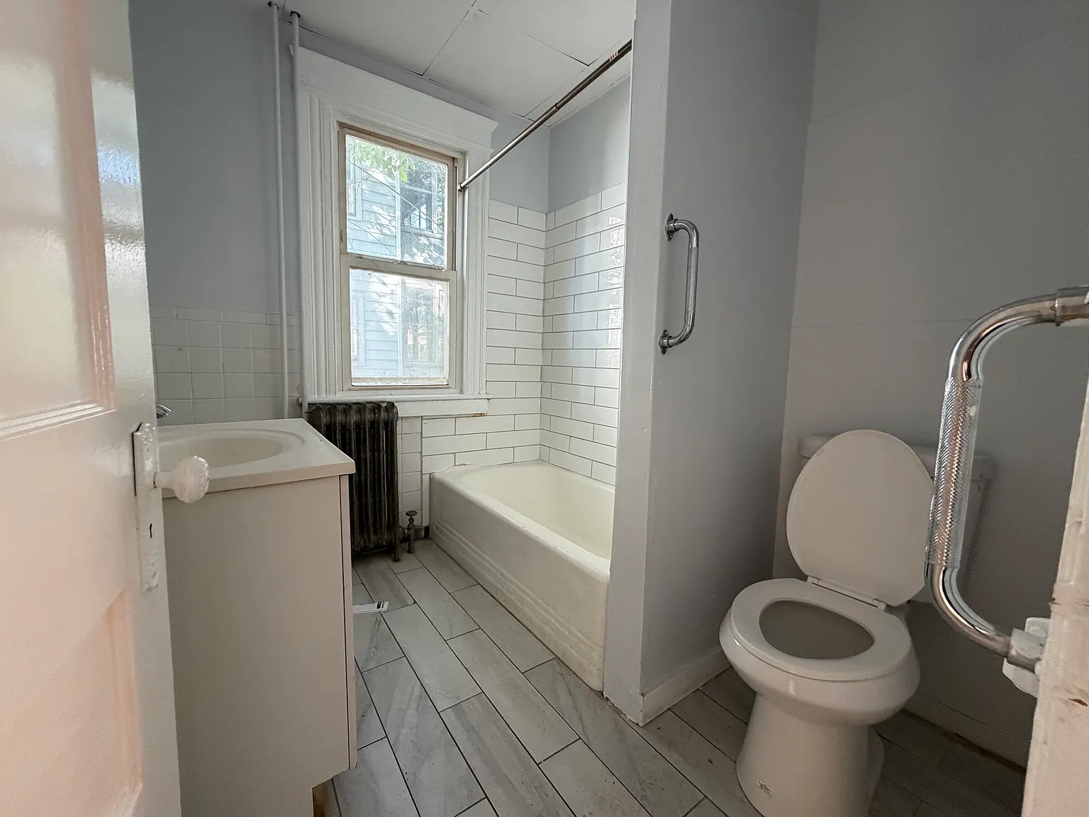 3 bed, 1000 sqft, $1,545 — Photo 4