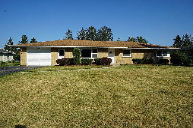 1st image of 916 Rosary Ln