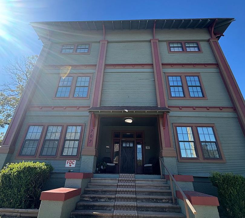 1st image of 707 NW 4th Ave #304