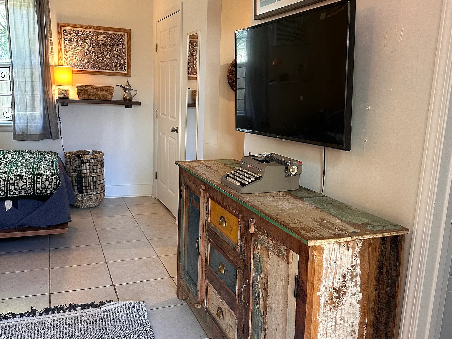 Studio, 900 sqft, $950 — Photo 3