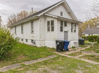 1613 Pearl St, Eldorado, IL 62930