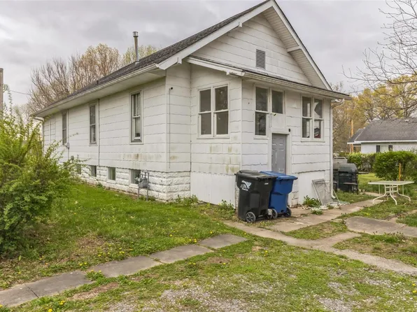 1613 Pearl St, Eldorado, IL 62930