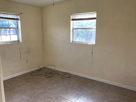 3rd image of 6048 Bolling Dr