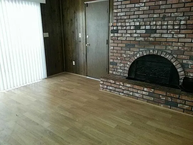 635 Stanford Ct — Photo 2