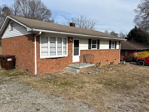 813 E Fairfield Rd Photo 1