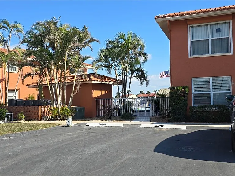 434 Tudor Dr #1H — Photo 2