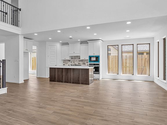 2nd image of 1419 Crest Dale Ln