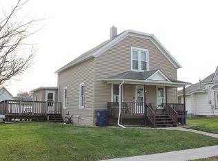 210 W 8th St, Vinton, IA 52349
