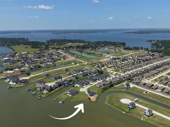 11000 N Lake Mist Ln, Willis, TX 77318