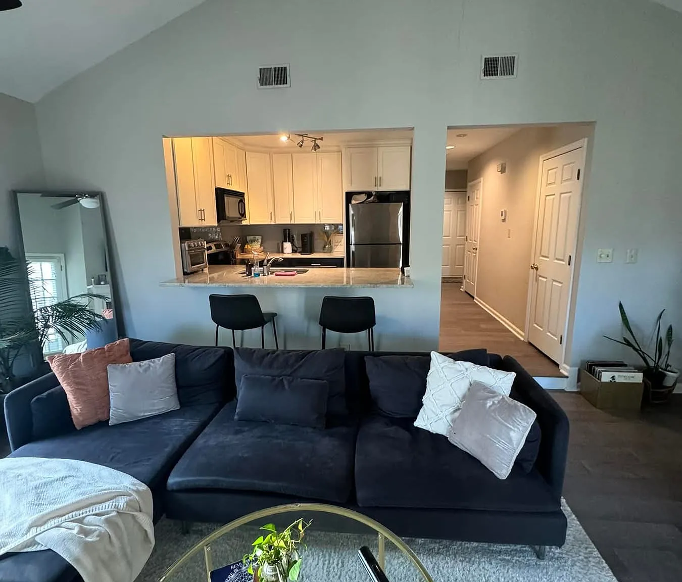 2 bed, 1100 sqft, $2,400 — Photo 4