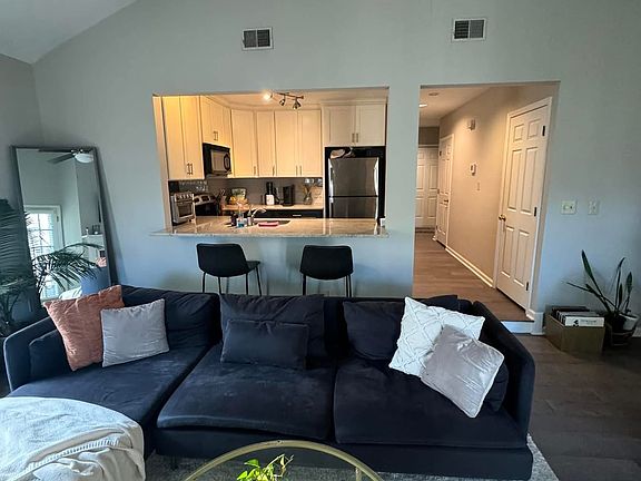 4th image of 3700 Selwyn Farms Ln Unit 1