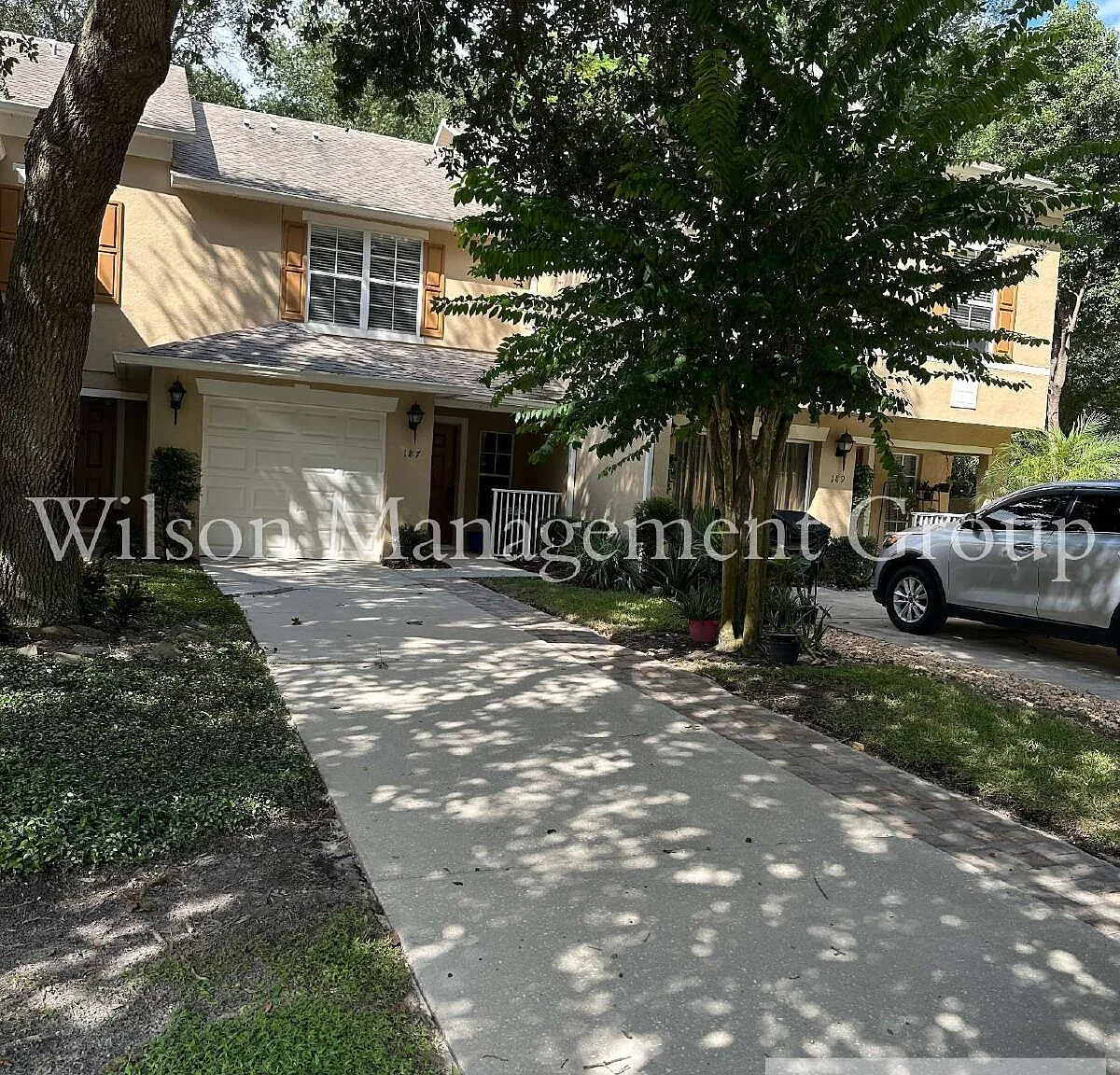 2 bed, 2.5 bath, 1304 sqft, $1,795 — Photo 1
