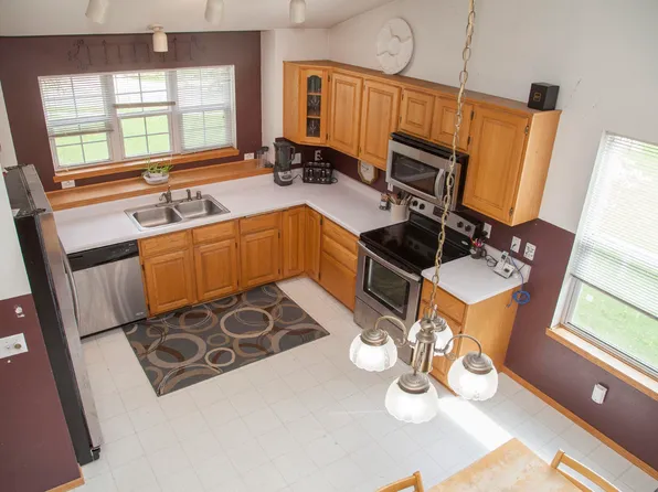819 Spellman St, Mount Horeb, WI 53572