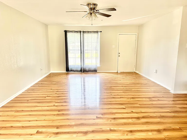 6937 N Rothmer Dr — Photo 3