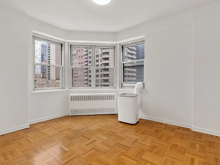 300 E 46th St #19E — Photo 2