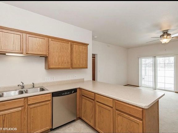 4th image of 60 E Jefferson St #8
