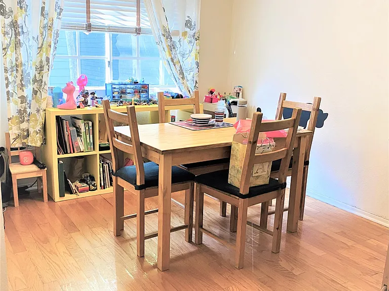 235 N Holliston Ave — Photo 4