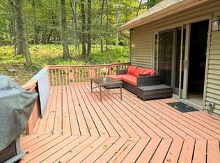 104 Cedar Ln, Greentown, PA 18426